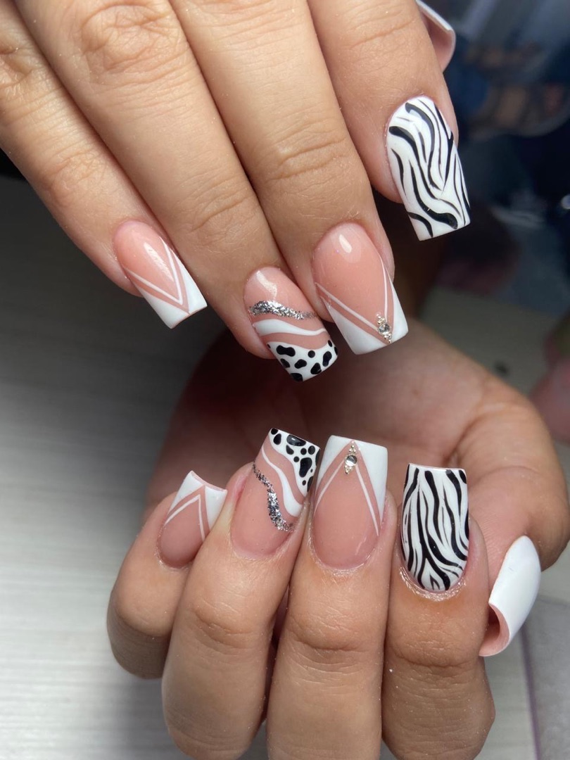 Manicura con nail art · Perfect Nails